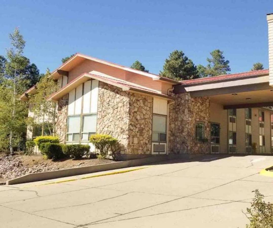 Pinetop Studio Suites Esterno foto